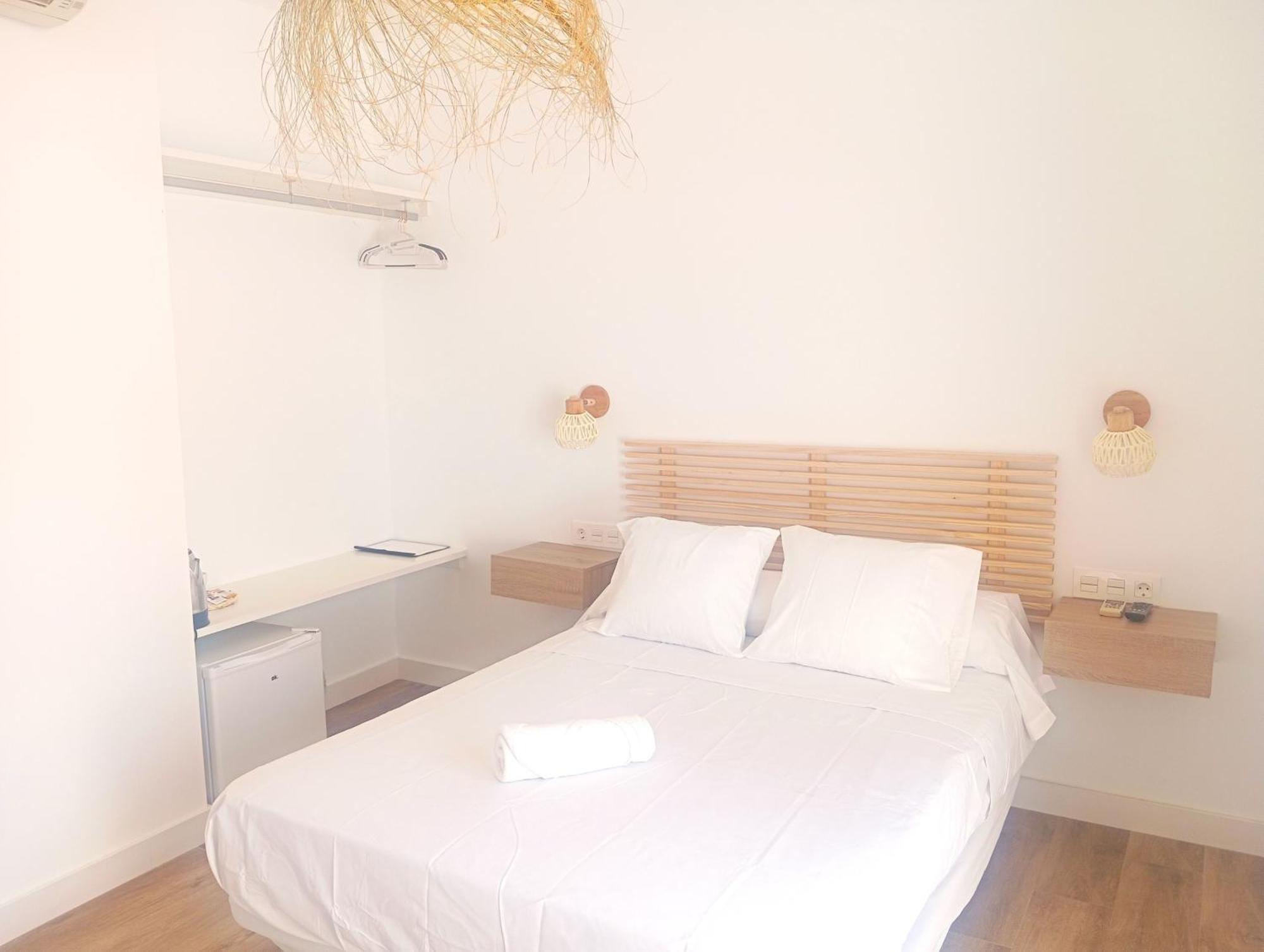 Hostal Casa Emilio อัลเมรีอา ภายนอก รูปภาพ