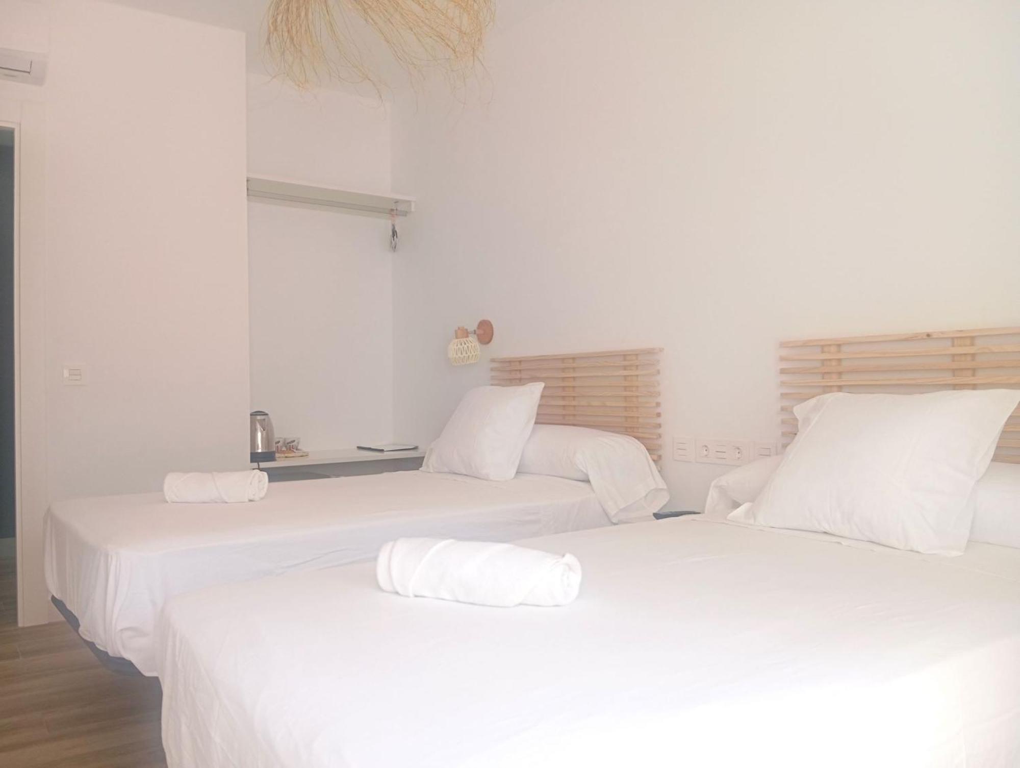 Hostal Casa Emilio อัลเมรีอา ภายนอก รูปภาพ