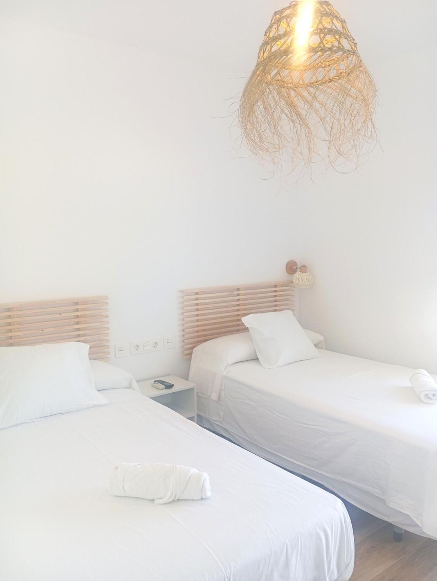Hostal Casa Emilio อัลเมรีอา ภายนอก รูปภาพ