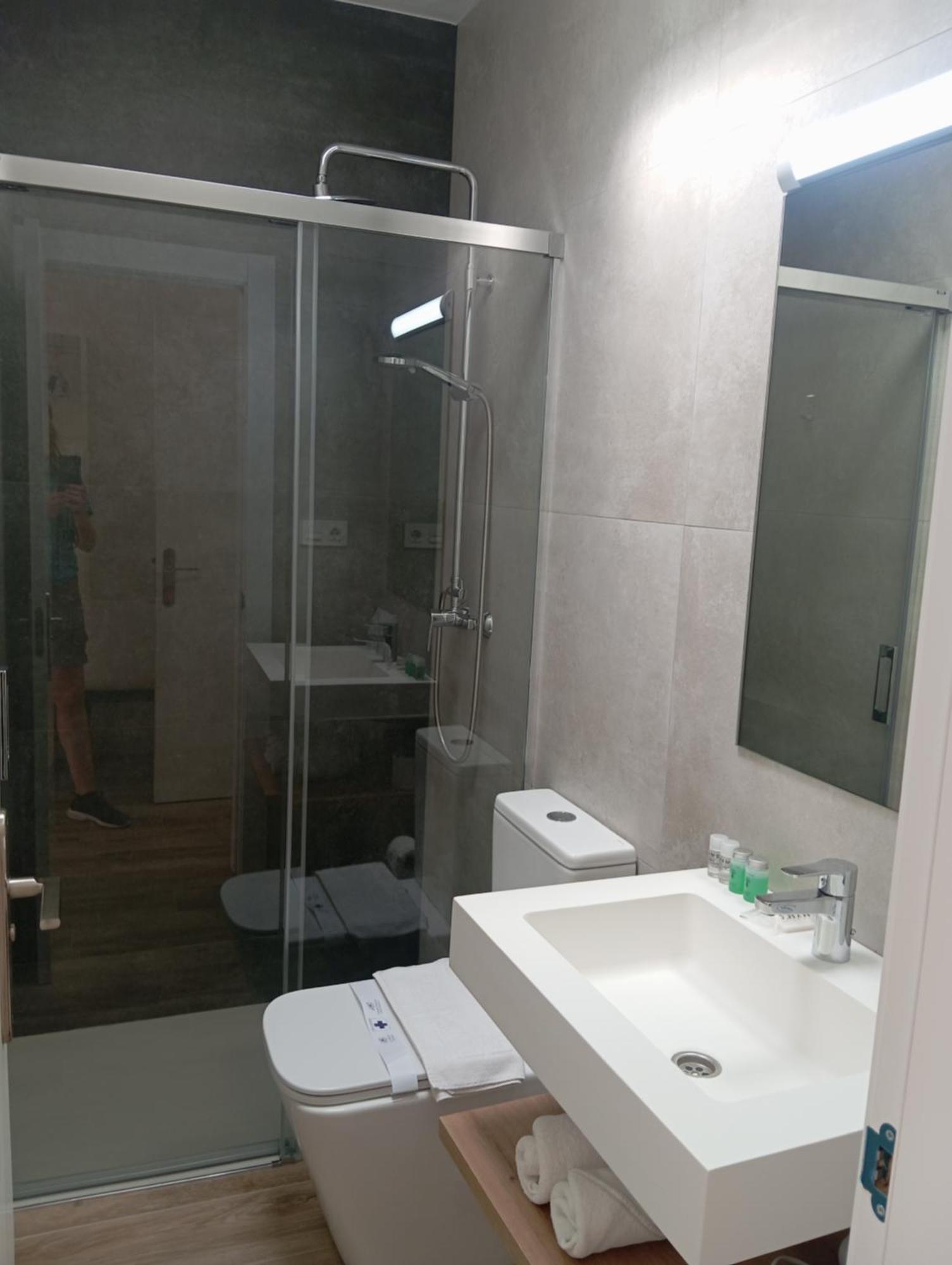 Hostal Casa Emilio อัลเมรีอา ภายนอก รูปภาพ