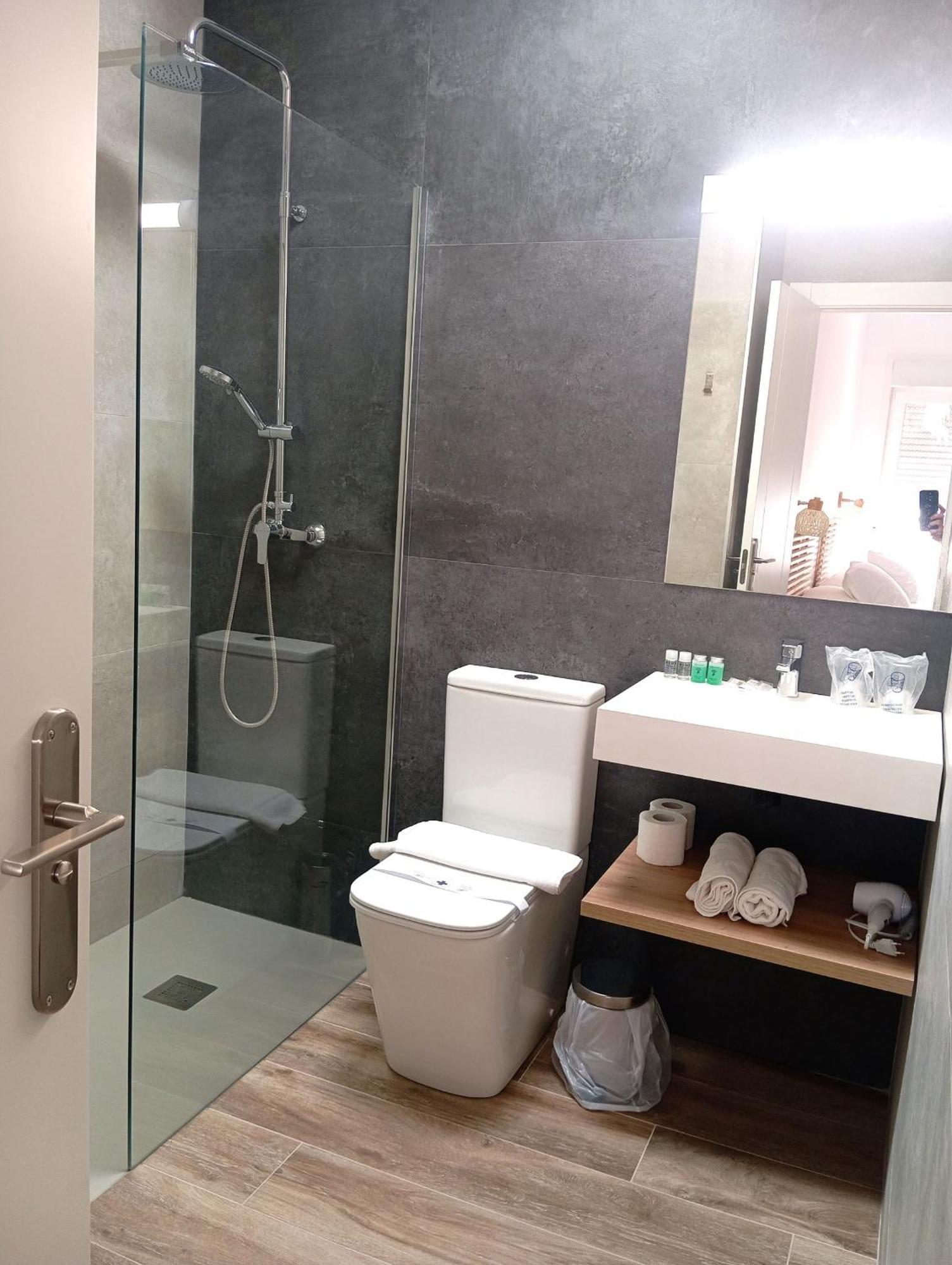 Hostal Casa Emilio อัลเมรีอา ภายนอก รูปภาพ