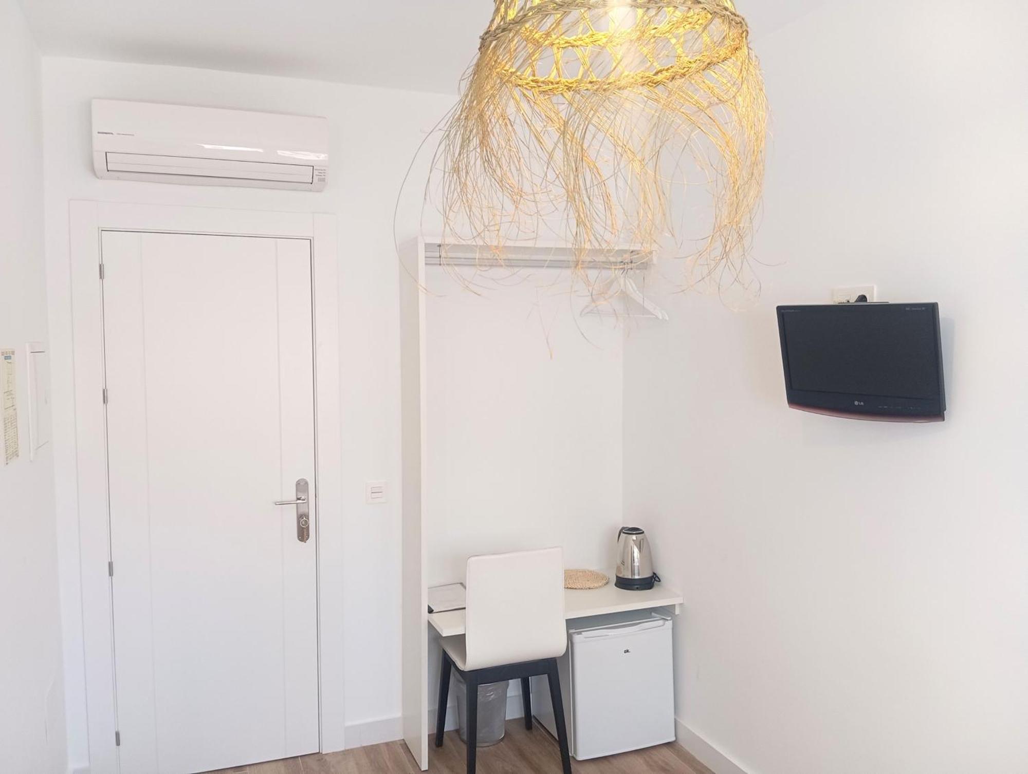 Hostal Casa Emilio อัลเมรีอา ภายนอก รูปภาพ
